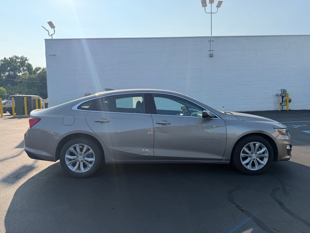Photo 6 of this CHEVROLET MALIBU
