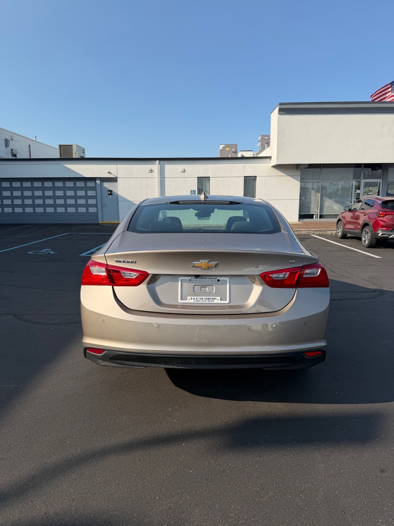 Photo 4 of this CHEVROLET MALIBU