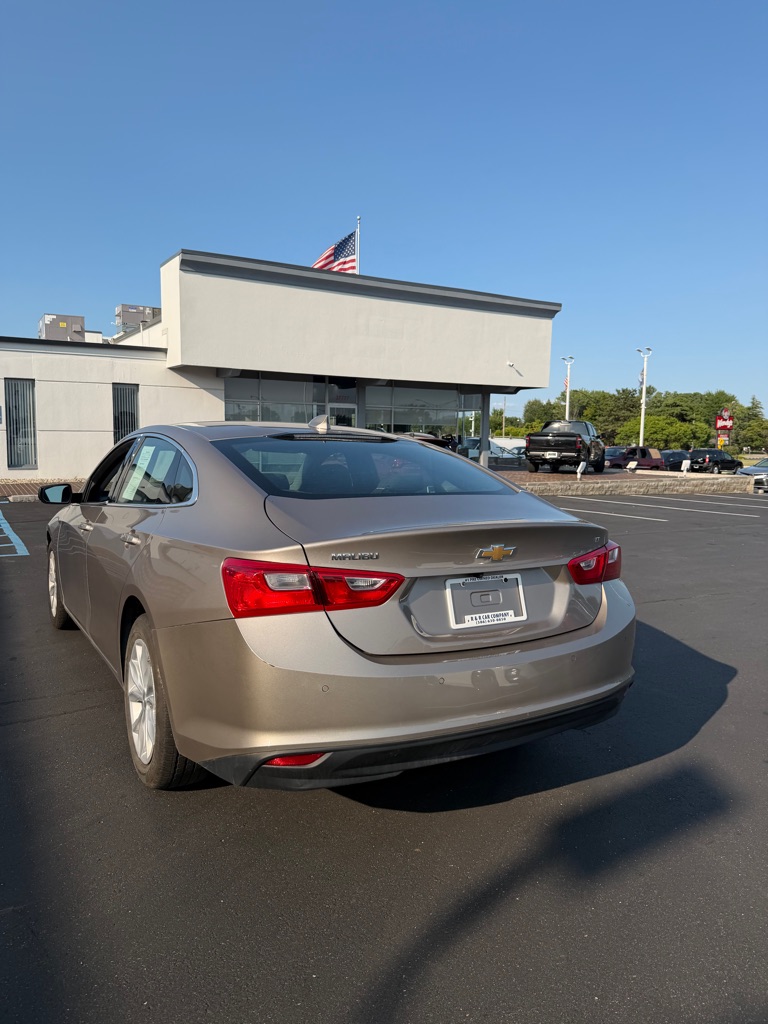 Photo 3 of this CHEVROLET MALIBU