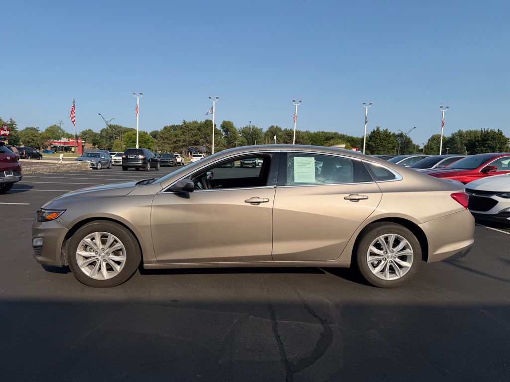 Photo 2 of this CHEVROLET MALIBU