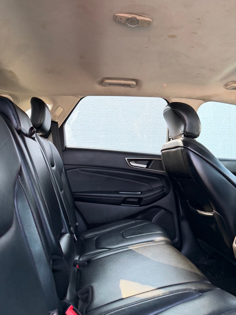 Photo 10 of this FORD EDGE