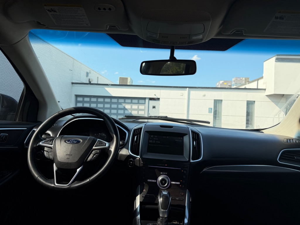 Photo 11 of this FORD EDGE