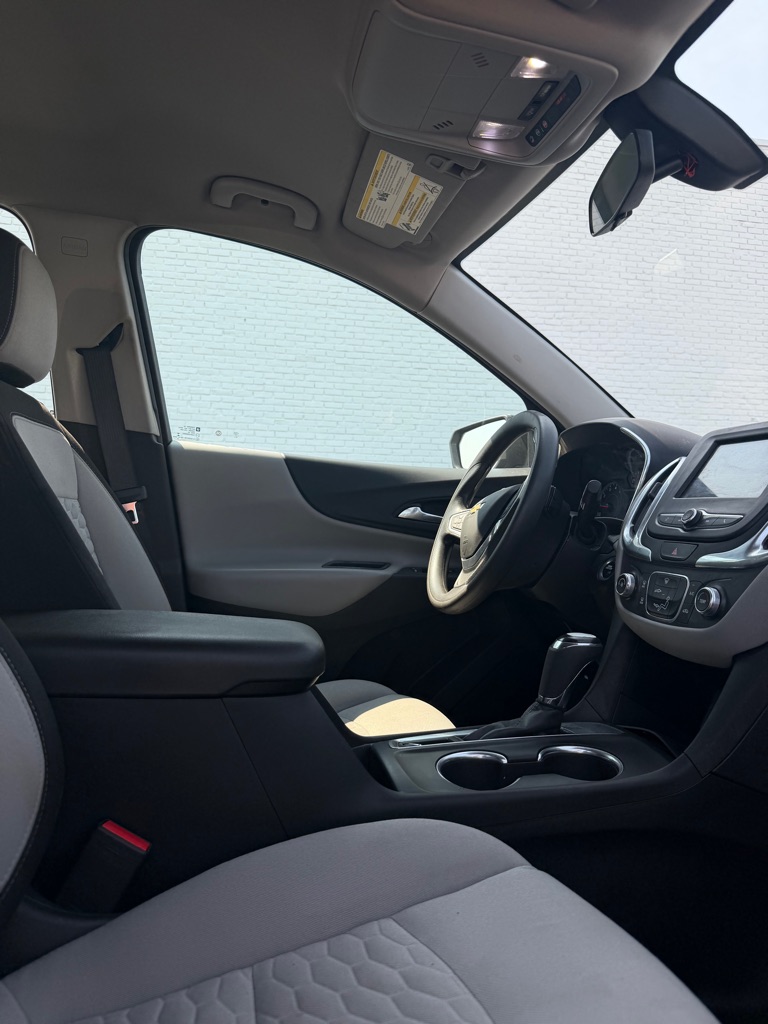Photo 9 of this CHEVROLET EQUINOX