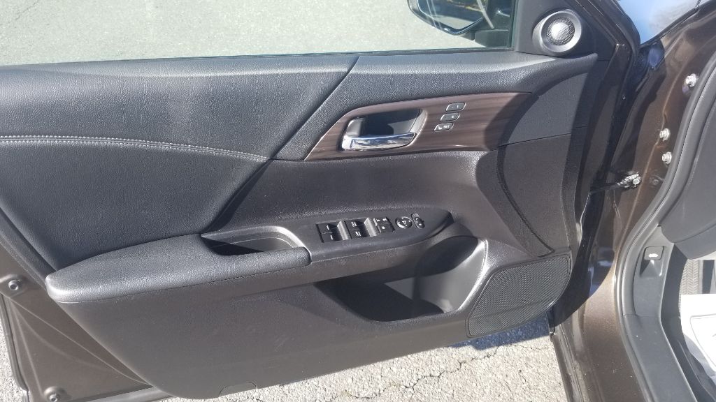 Photo 6 of this HONDA ACCORD