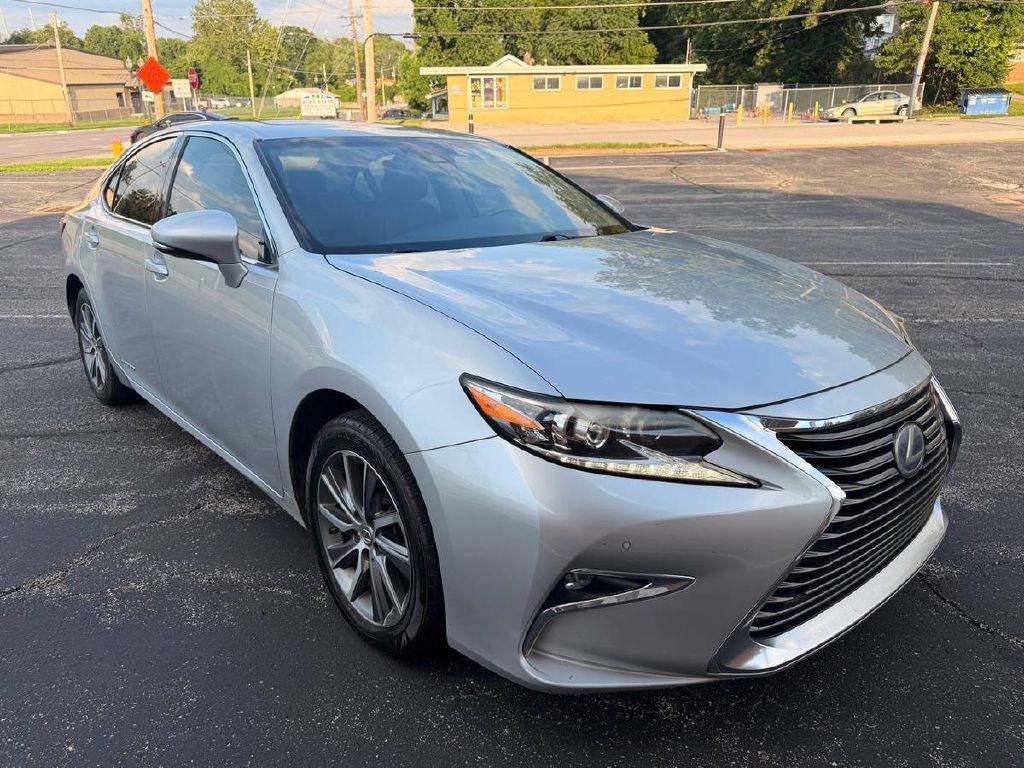 Silver 2016 Lexus ES Hybrid Sedan Front-Wheel Drive Continuously Variable Transmission