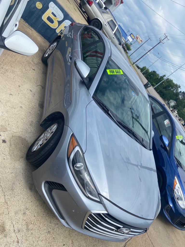 Photo 3 of this HYUNDAI ELANTRA