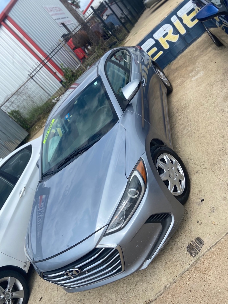 Photo 2 of this HYUNDAI ELANTRA