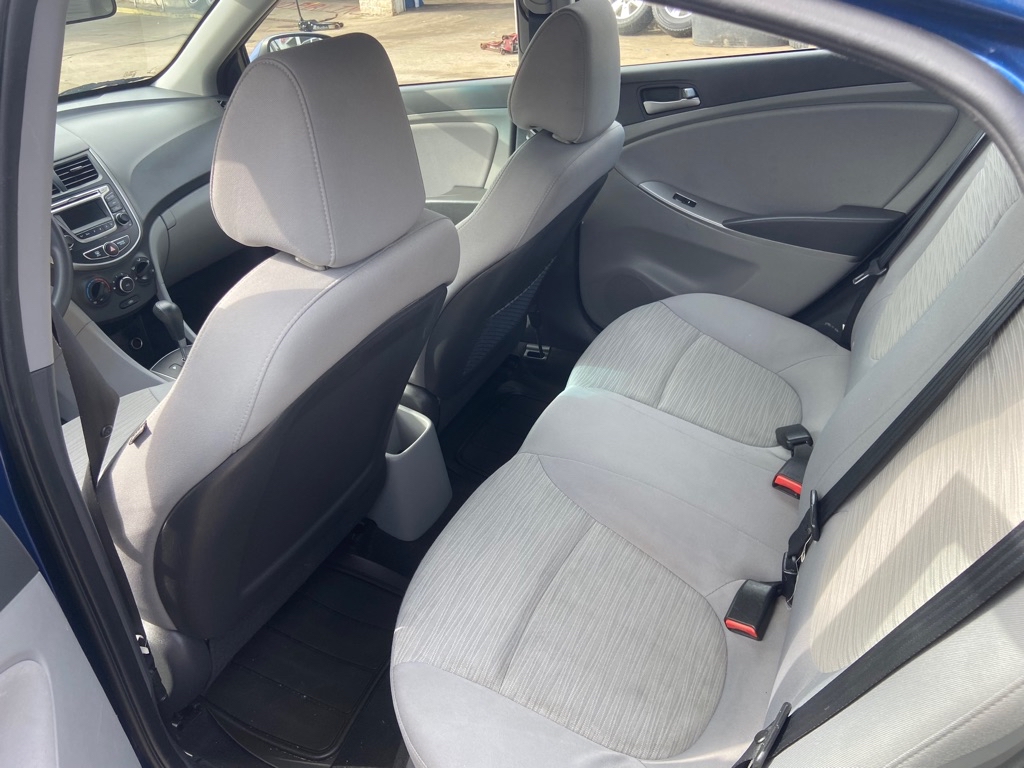 Photo 3 of this HYUNDAI ACCENT