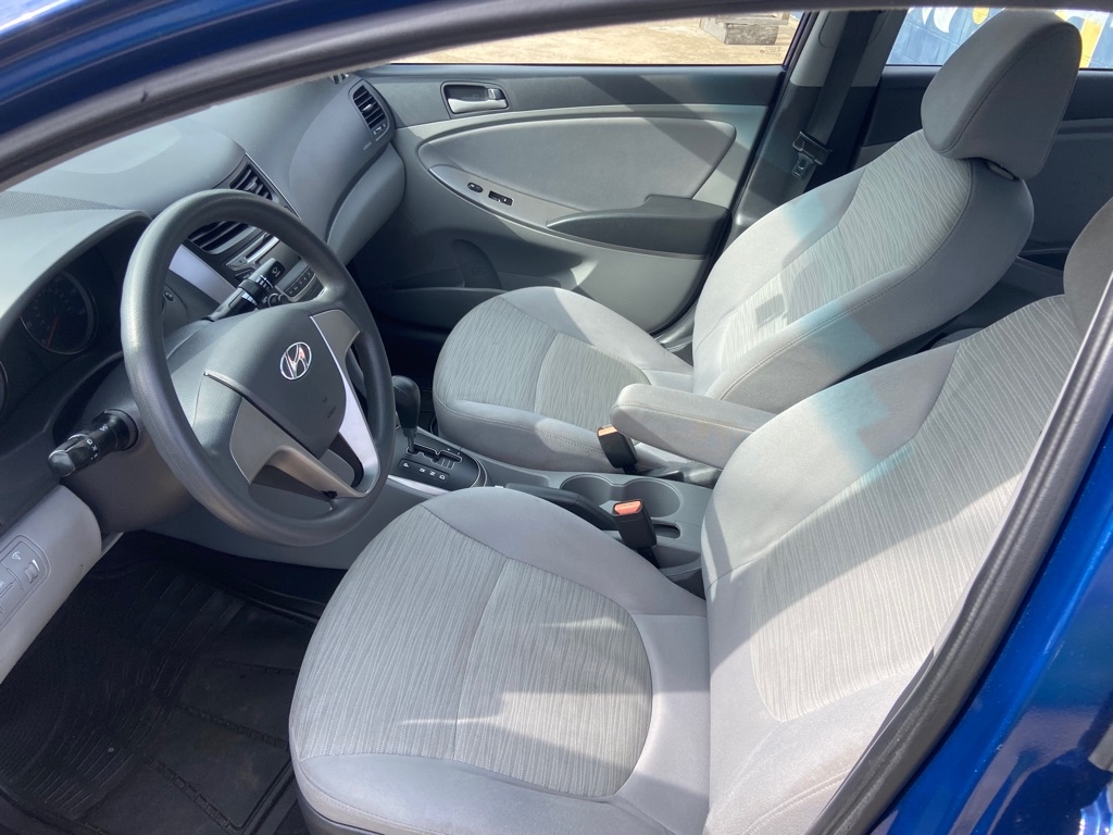 Photo 2 of this HYUNDAI ACCENT