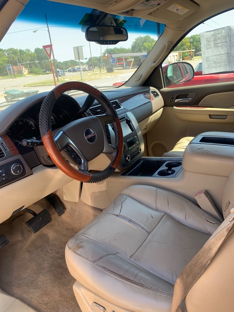 Photo 2 of this GMC YUKON XL