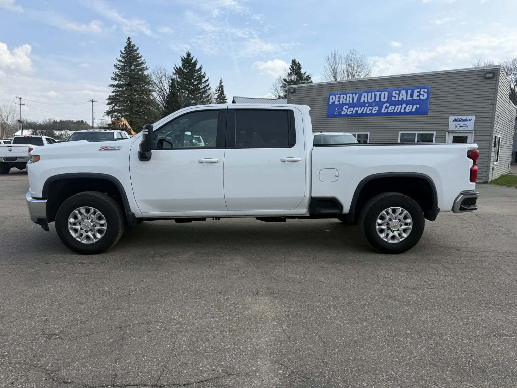 White 2022 Chevrolet Silverado 2500HD LT Crew Cab 4WD Pickup Truck Four-Wheel Drive Automatic