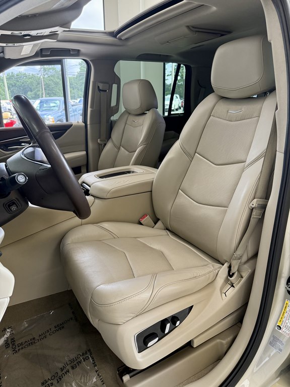 Photo 14 of this CADILLAC ESCALADE