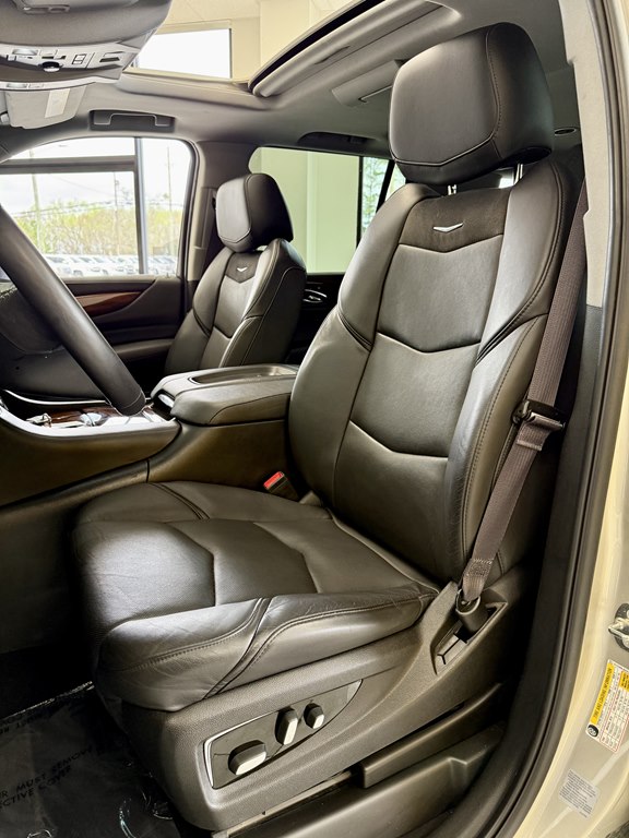 Photo 14 of this CADILLAC ESCALADE