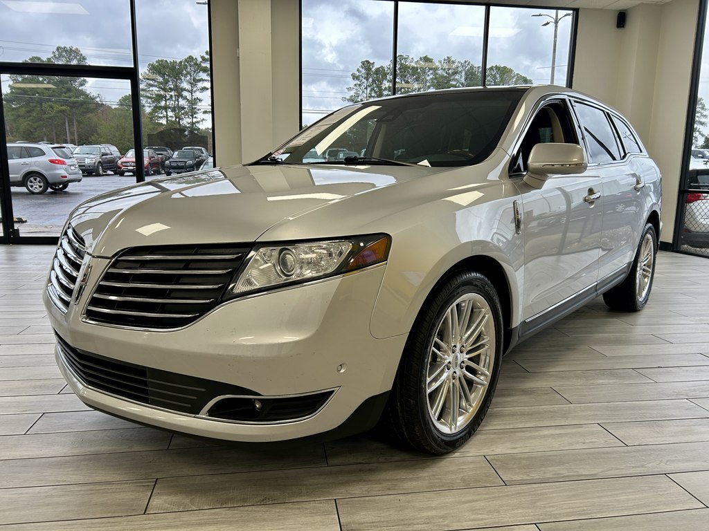 Photo 3 of this LINCOLN MKT