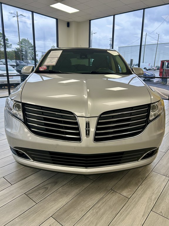 Photo 2 of this LINCOLN MKT