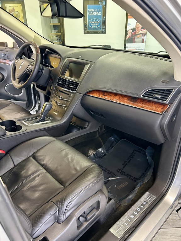 Photo 12 of this LINCOLN MKT