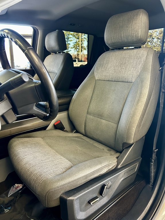 Photo 14 of this FORD F150