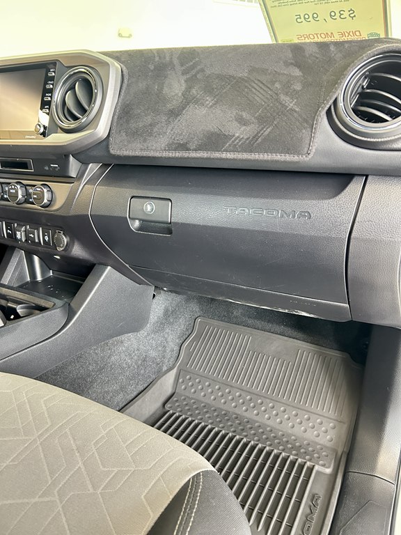 Photo 12 of this TOYOTA TACOMA