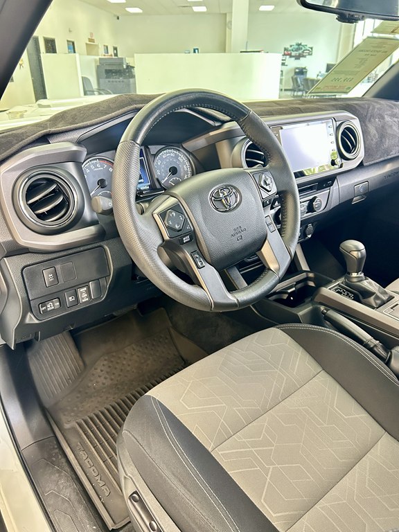 Photo 13 of this TOYOTA TACOMA