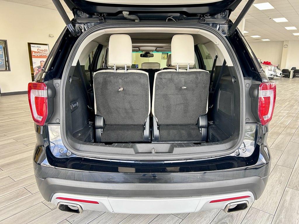 Photo 9 of this FORD EXPLORER