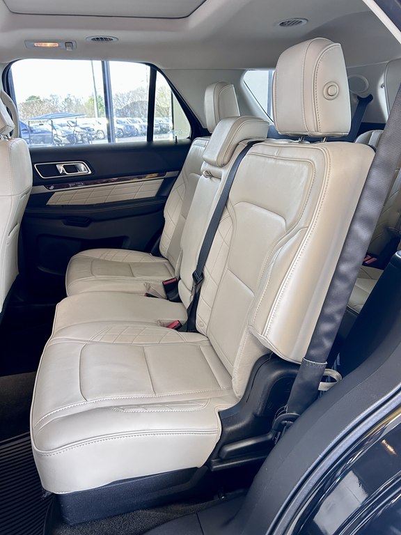 Photo 17 of this FORD EXPLORER