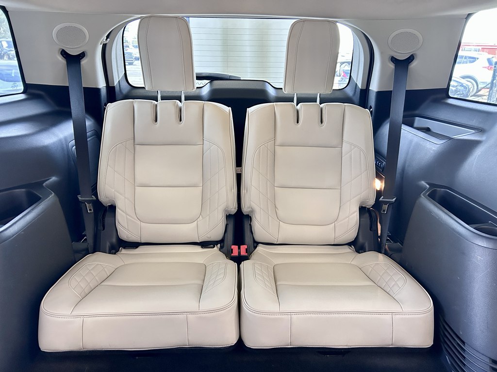 Photo 18 of this FORD EXPLORER
