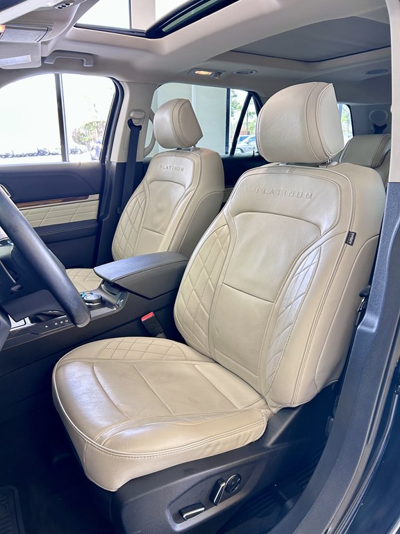 Photo 14 of this FORD EXPLORER