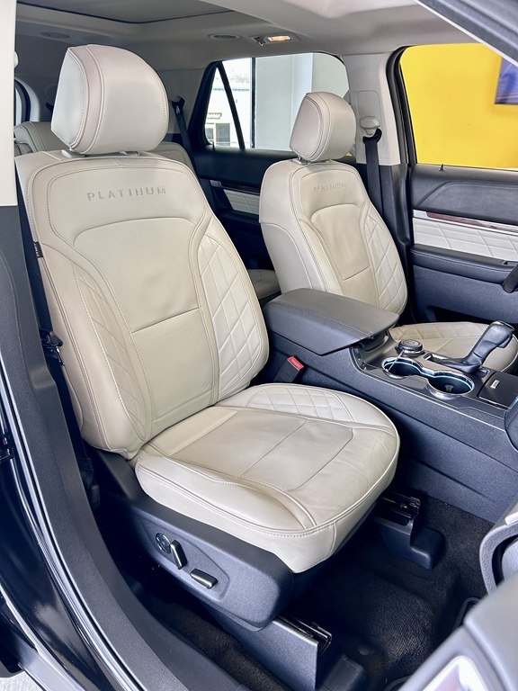 Photo 16 of this FORD EXPLORER