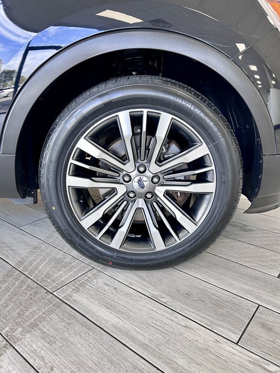 Photo 20 of this FORD EXPLORER