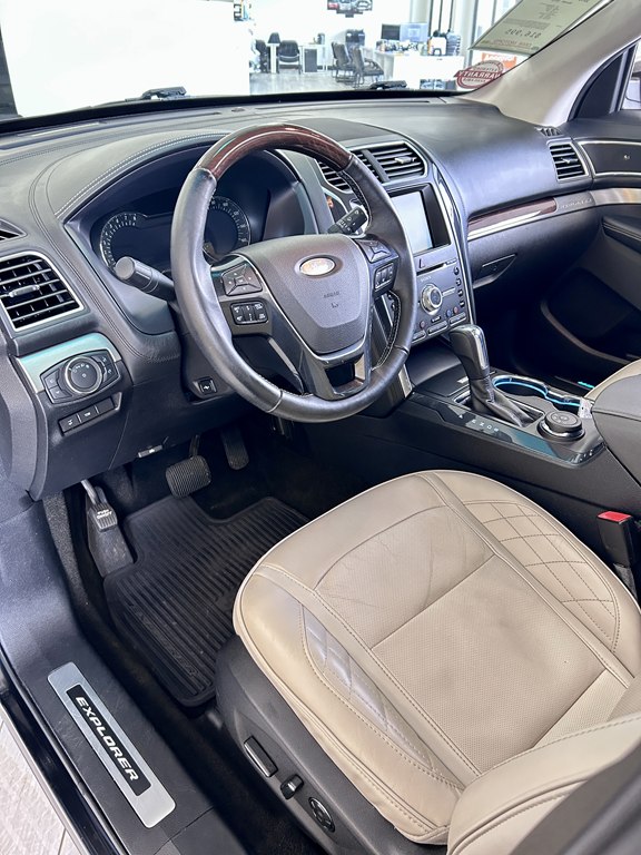 Photo 13 of this FORD EXPLORER
