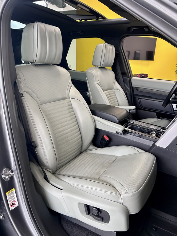 Photo 16 of this LAND ROVER DISCOVERY
