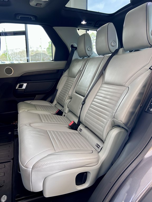 Photo 17 of this LAND ROVER DISCOVERY