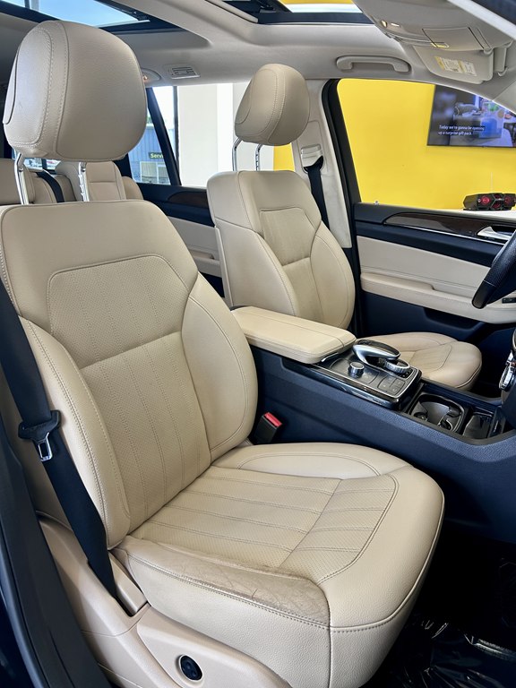 Photo 16 of this MERCEDES-BENZ GLS