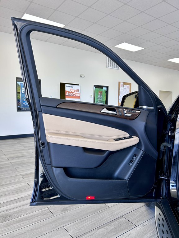 Photo 15 of this MERCEDES-BENZ GLS