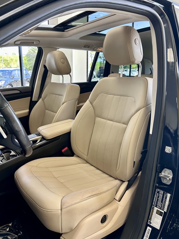 Photo 14 of this MERCEDES-BENZ GLS