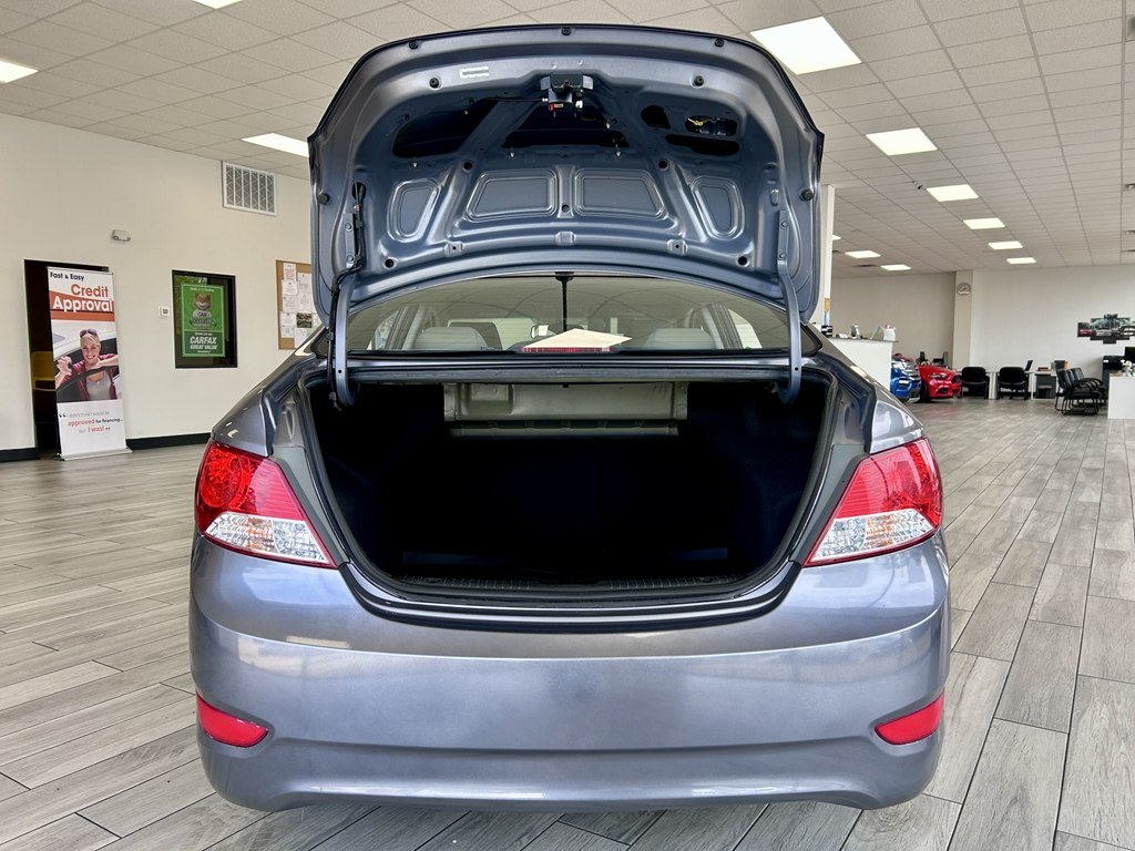 Photo 9 of this HYUNDAI ACCENT