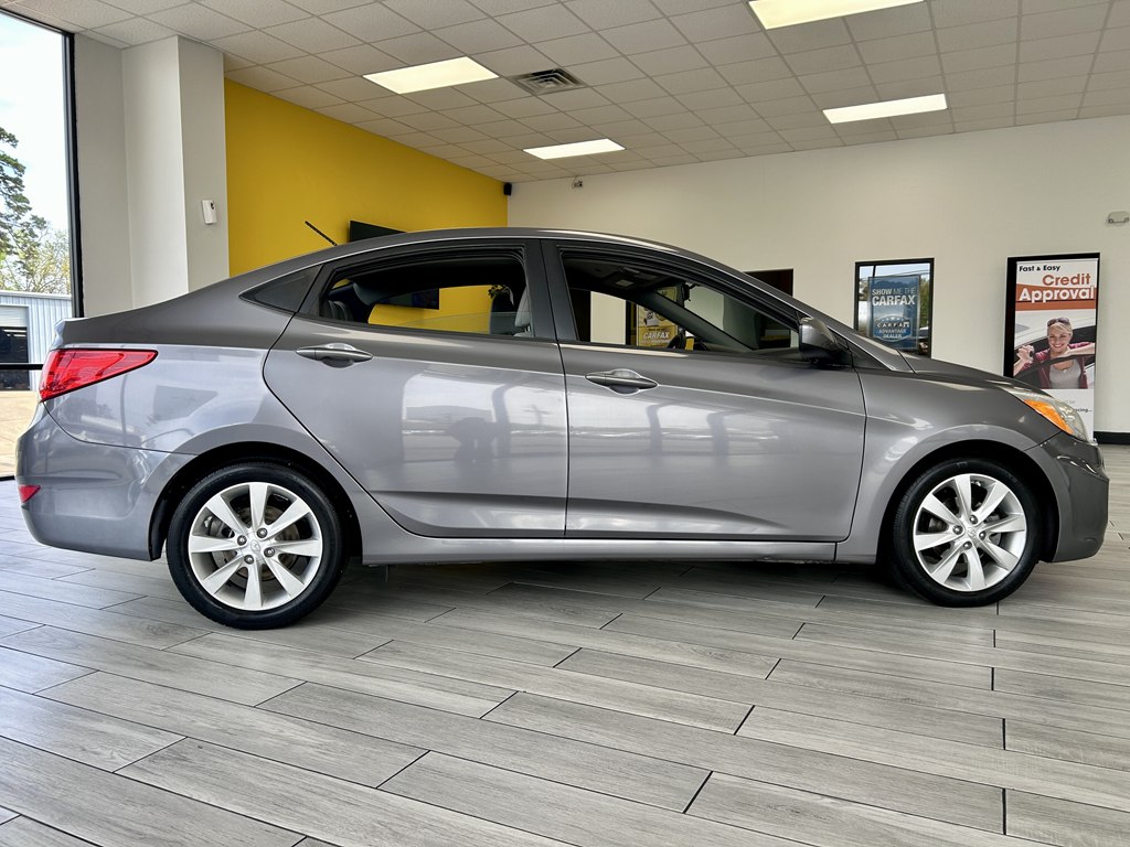 Photo 5 of this HYUNDAI ACCENT