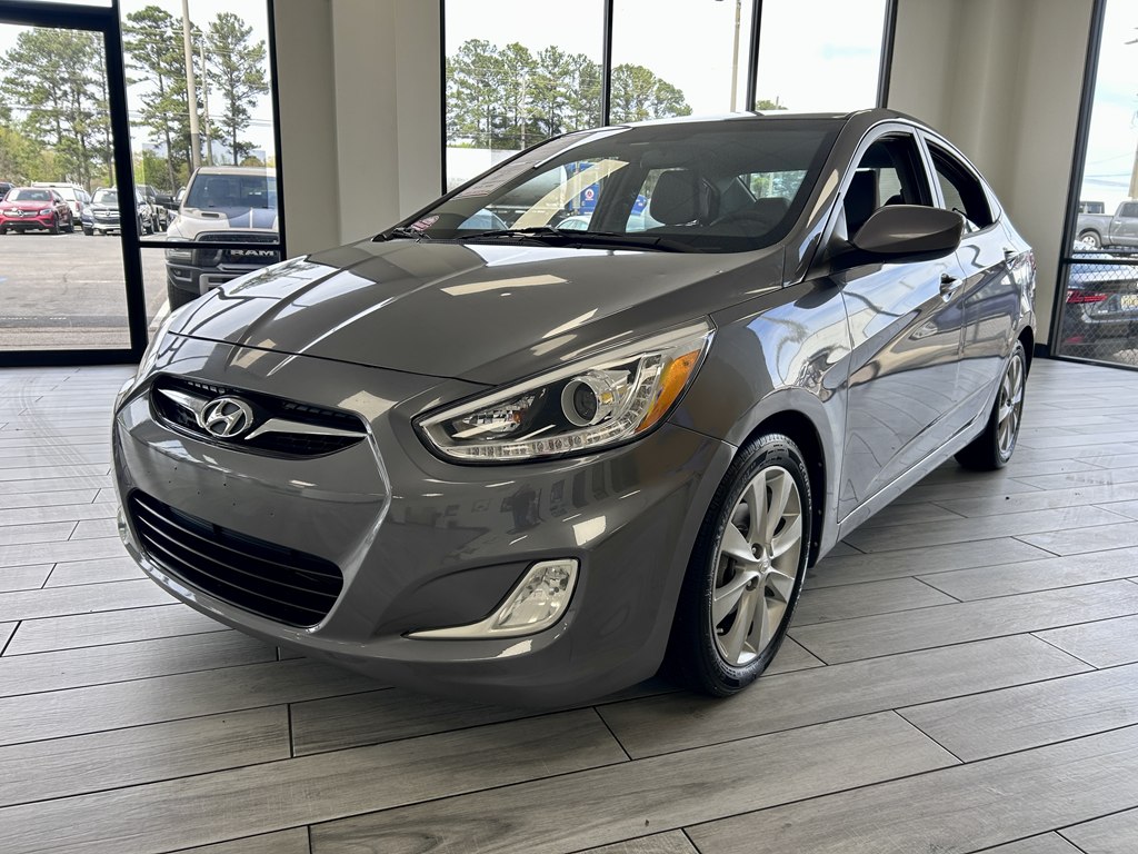 Photo 3 of this HYUNDAI ACCENT