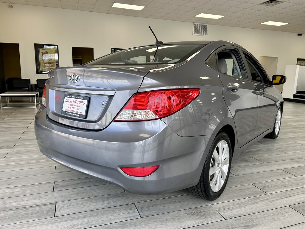 Photo 6 of this HYUNDAI ACCENT