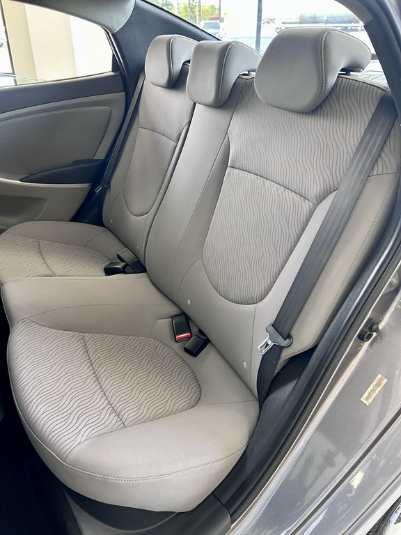 Photo 16 of this HYUNDAI ACCENT
