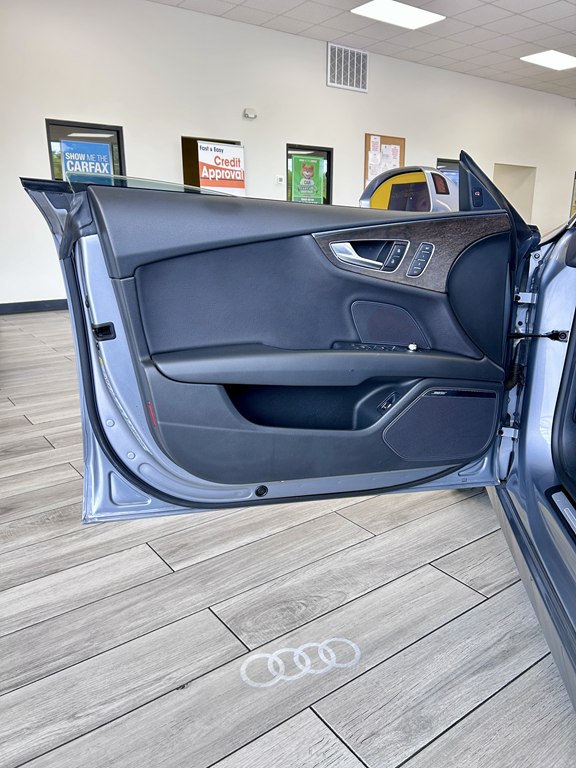Photo 15 of this AUDI A7