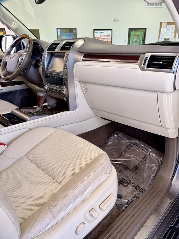 Photo 12 of this LEXUS GX