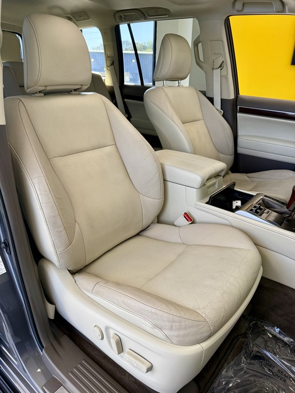 Photo 16 of this LEXUS GX