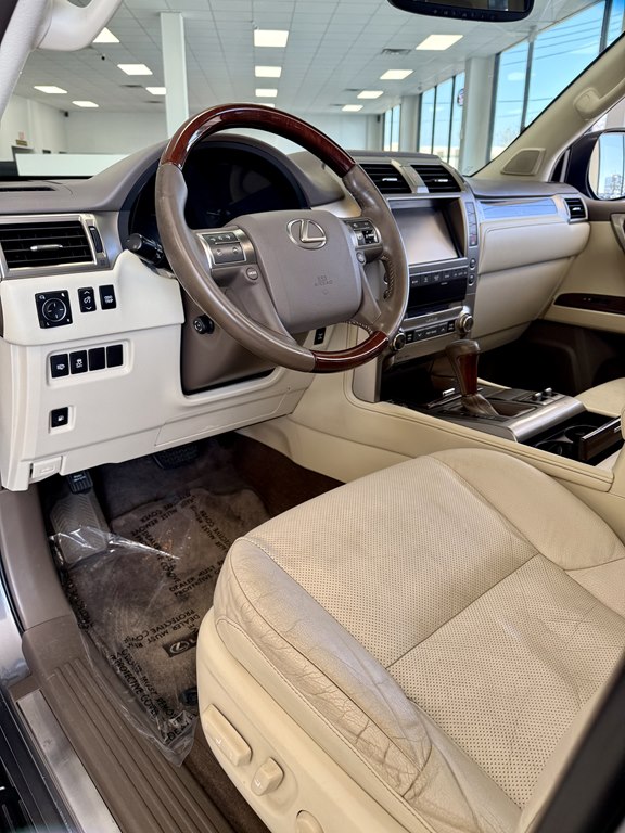 Photo 13 of this LEXUS GX