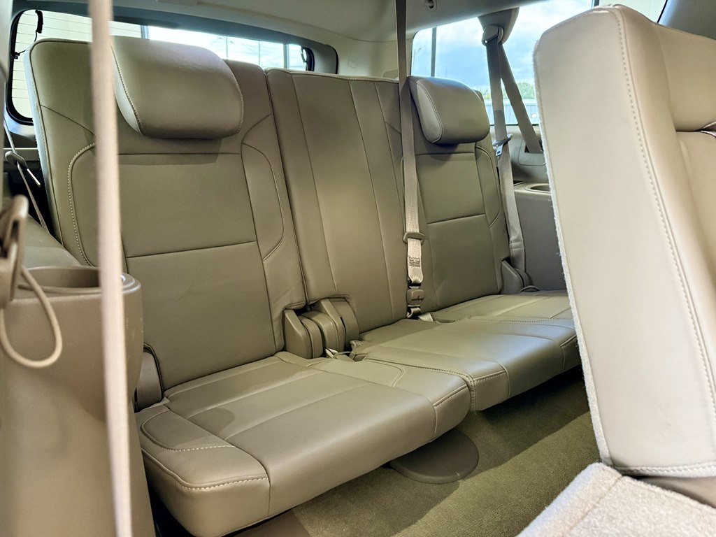 Photo 18 of this CHEVROLET SUBURBAN