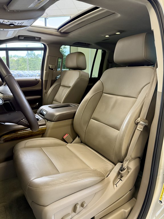 Photo 14 of this CHEVROLET SUBURBAN
