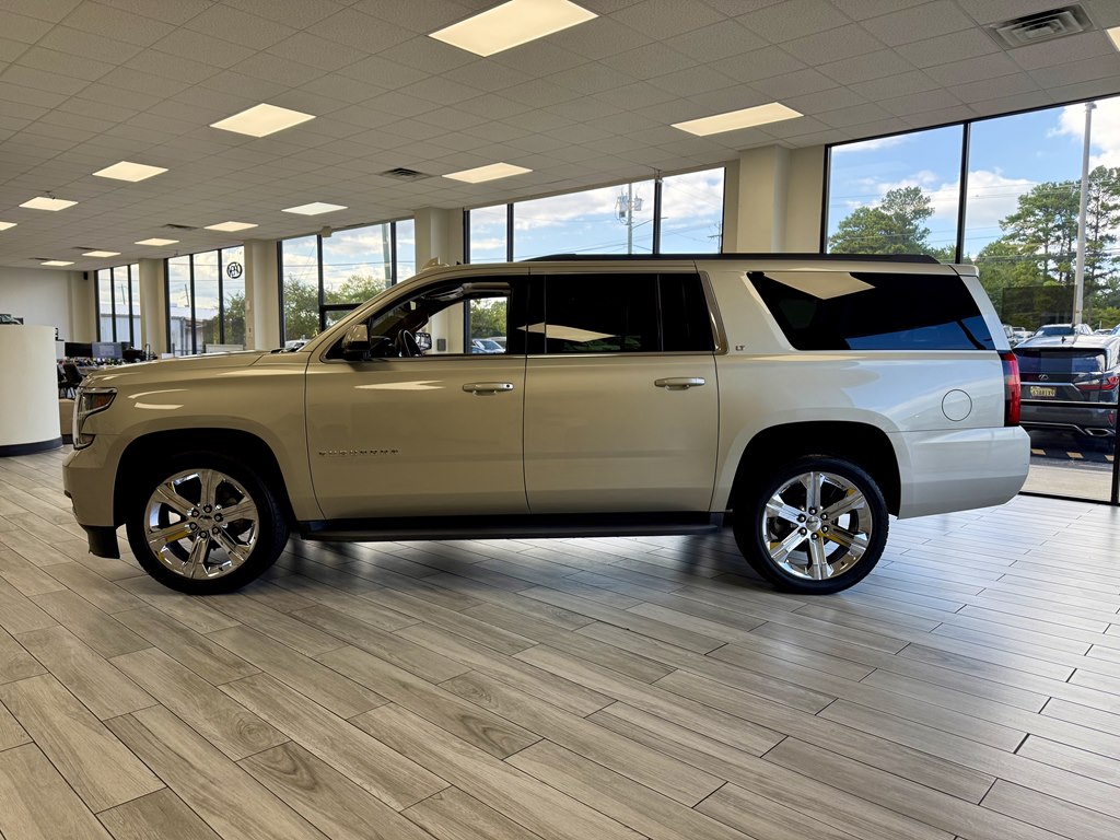 Photo 4 of this CHEVROLET SUBURBAN