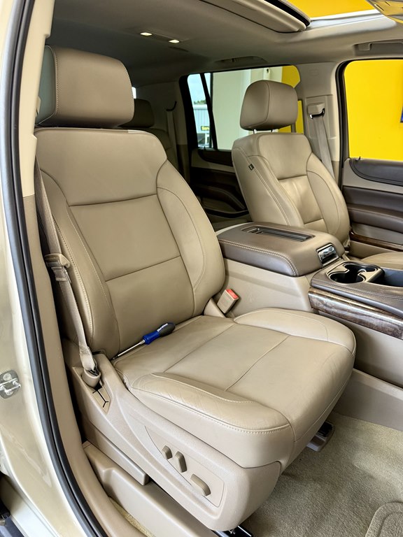 Photo 16 of this CHEVROLET SUBURBAN