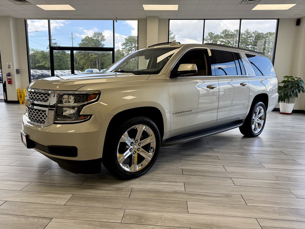 Photo 3 of this CHEVROLET SUBURBAN