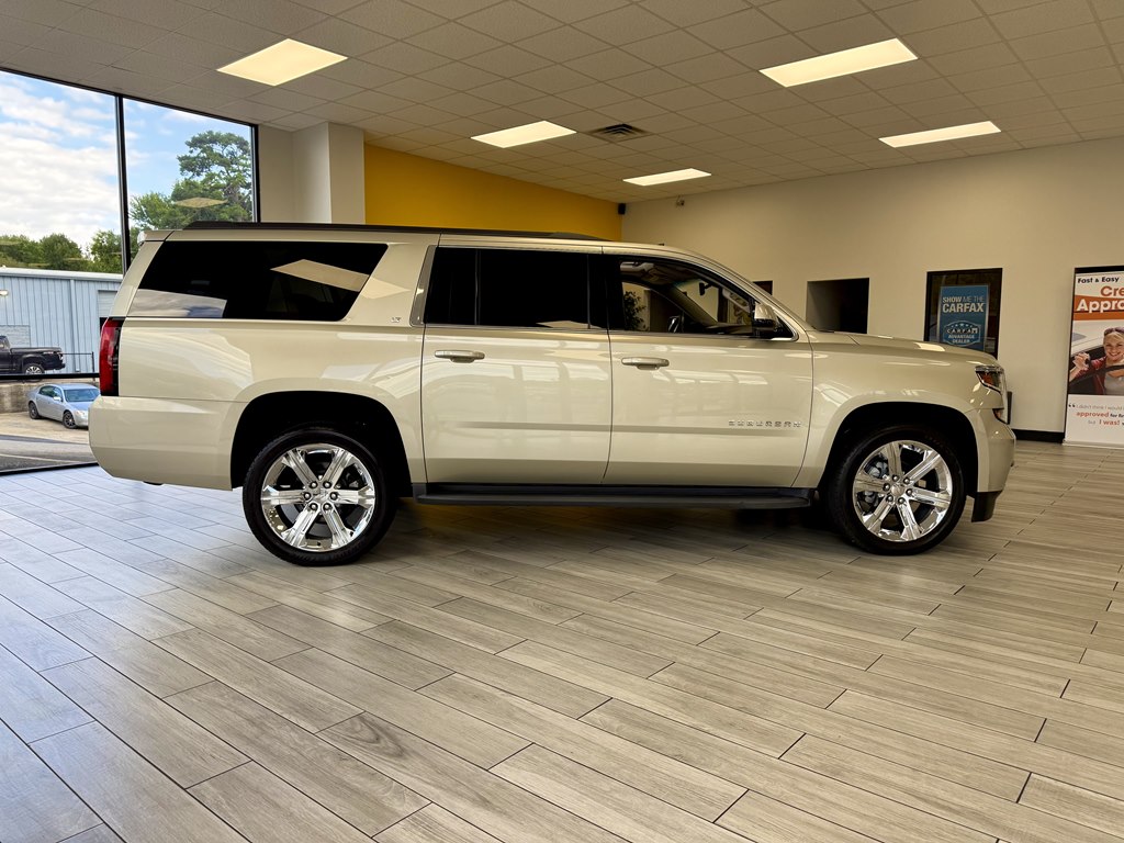 Photo 5 of this CHEVROLET SUBURBAN